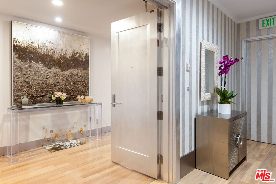 1 W Century Dr Unit: 4D