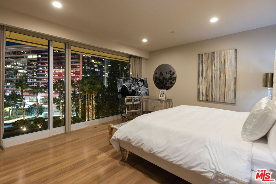 1 W Century Dr Unit: 4D