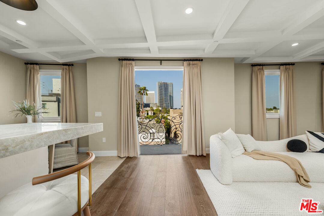 1825 Pandora Ave Unit: 201