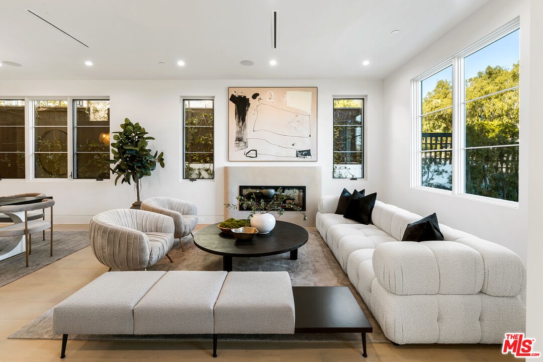 1047 Chautauqua Blvd