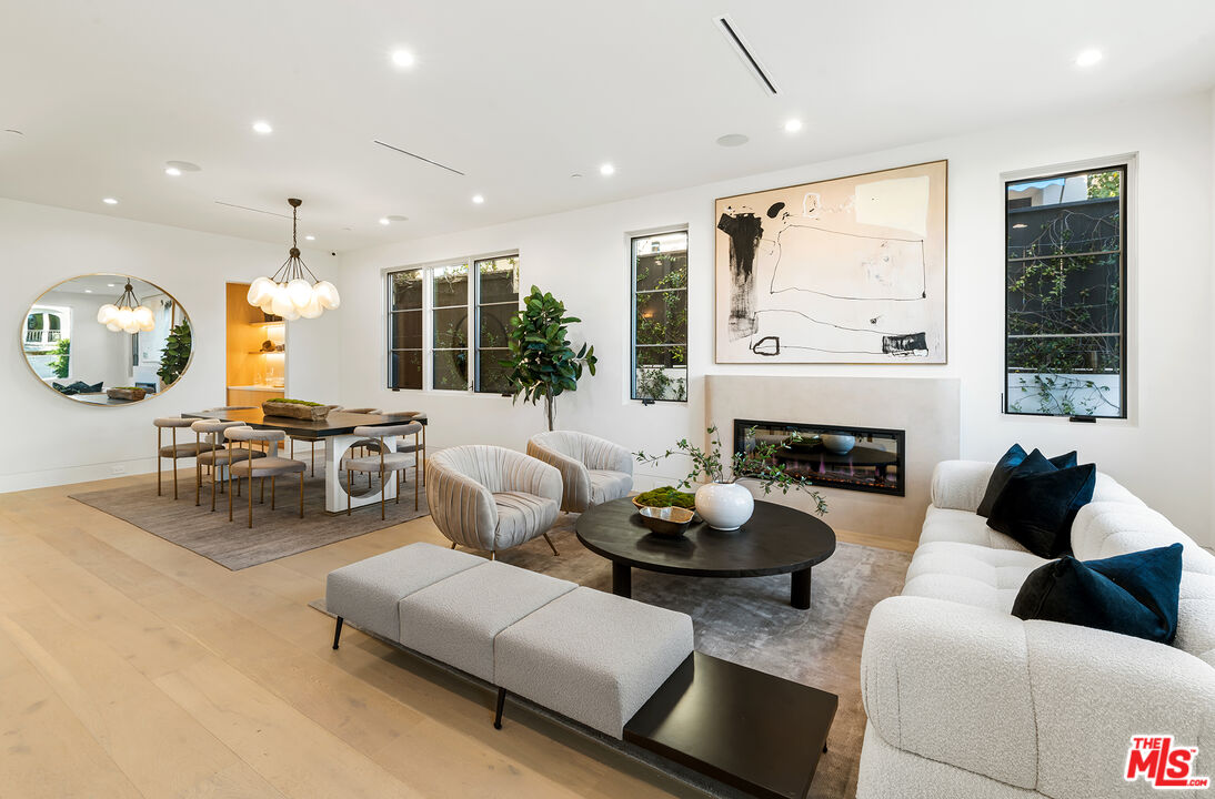 1047 Chautauqua Blvd