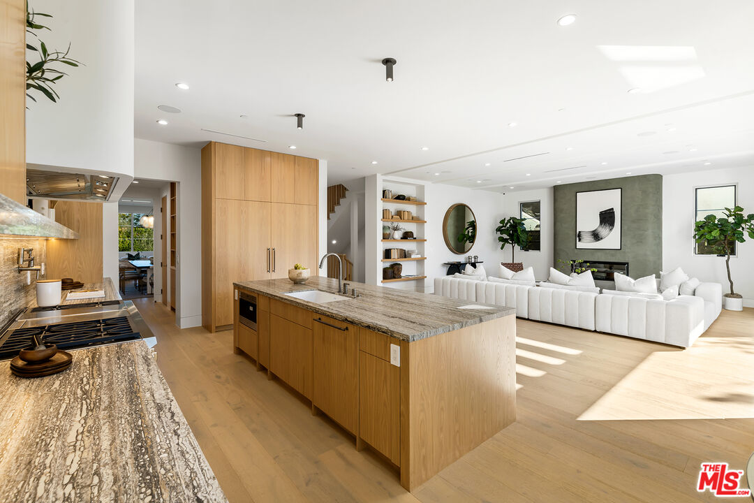 1047 Chautauqua Blvd