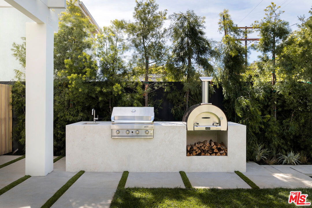 1047 Chautauqua Blvd