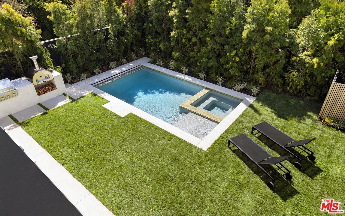 1047 Chautauqua Blvd