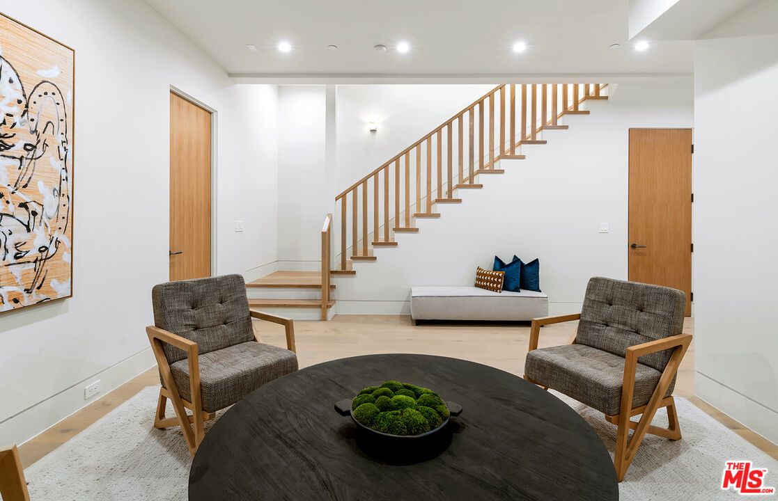 1047 Chautauqua Blvd