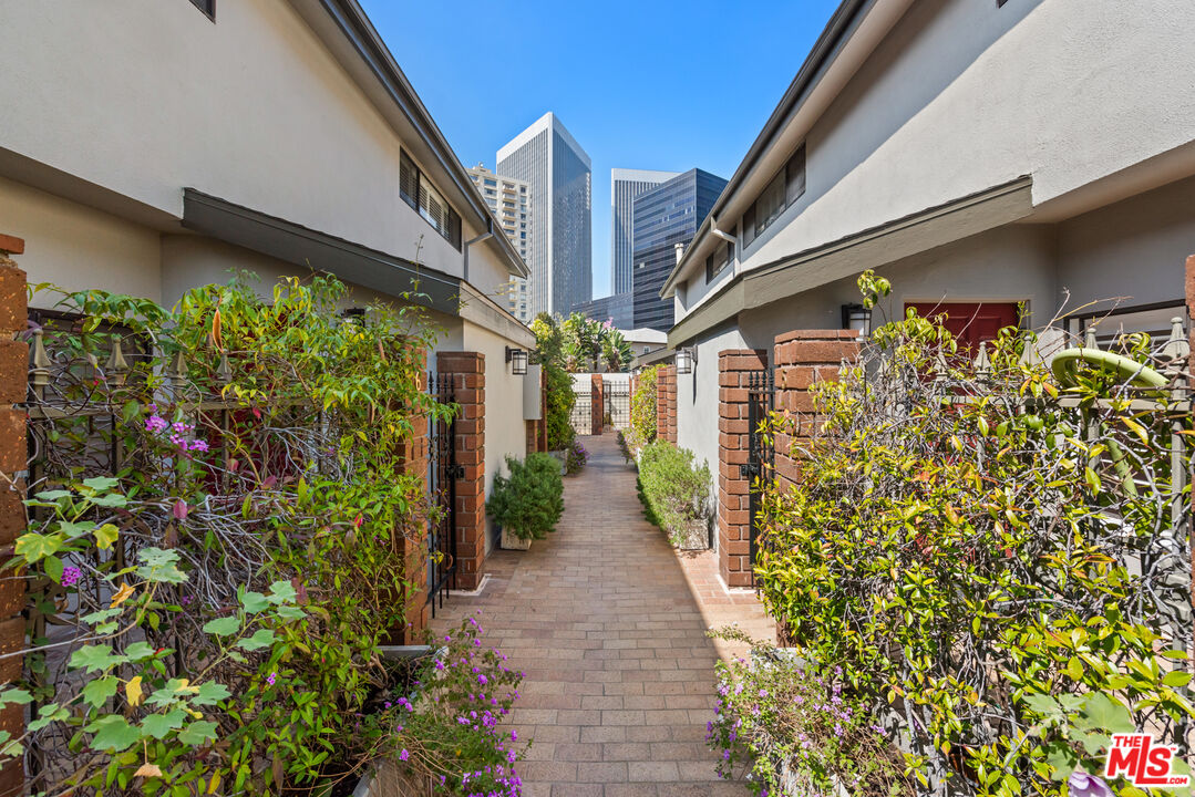 407 S Spalding Dr Unit: 5