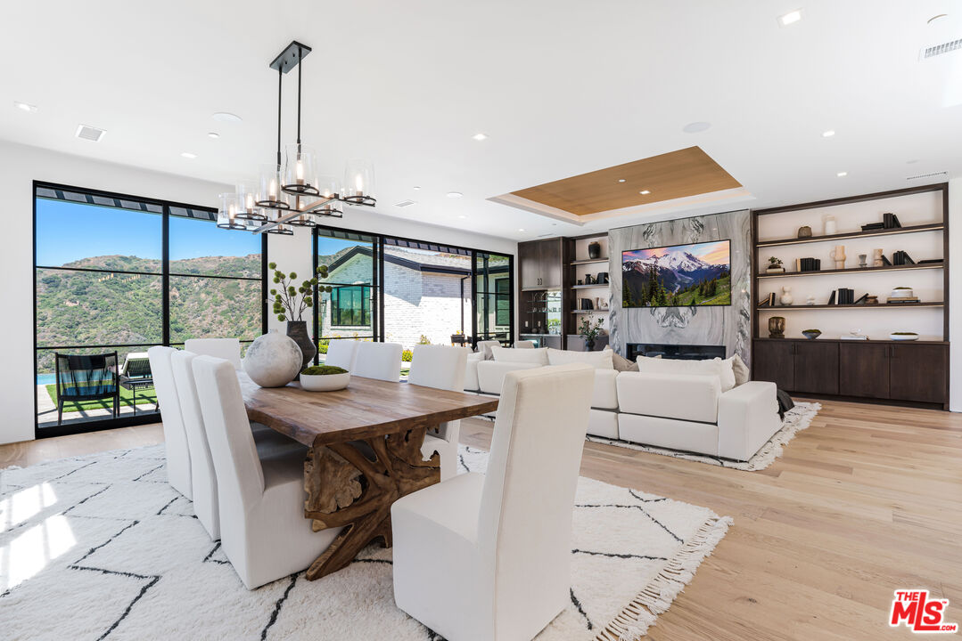 925 Enchanted Way