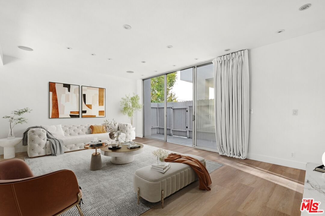 1100 Alta Loma Road Unit: C