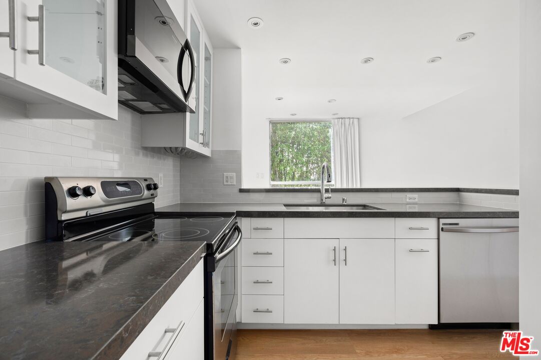 1100 Alta Loma Road Unit: C