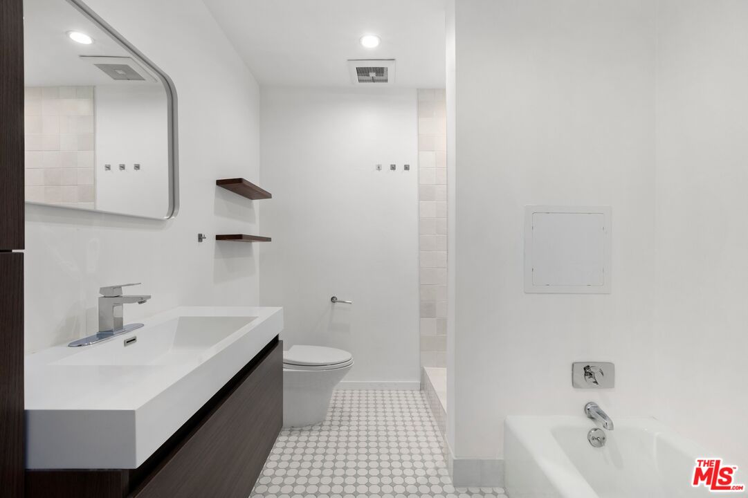 1100 Alta Loma Road Unit: C