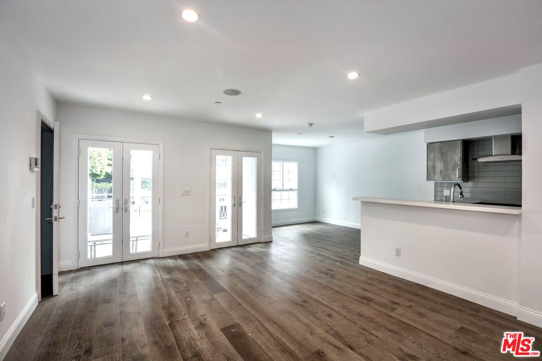 1109 Alta Loma Rd Unit: 3