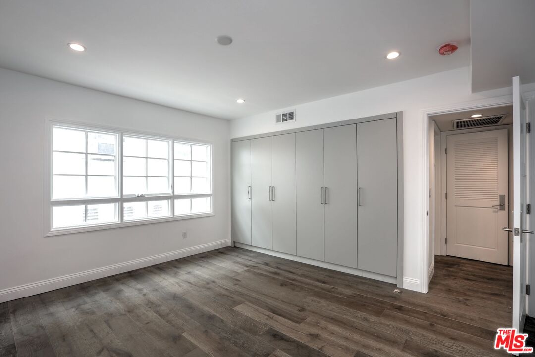 1109 Alta Loma Rd Unit: 3