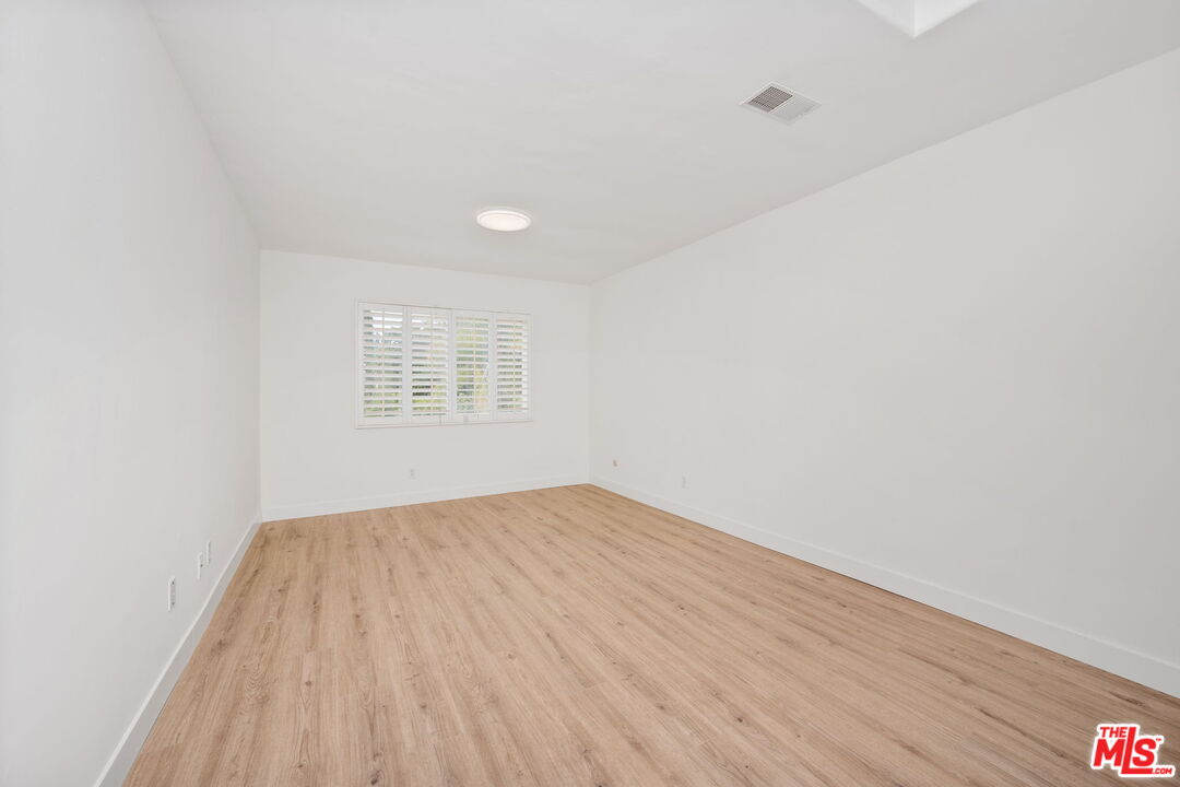 22601 Dardenne Street