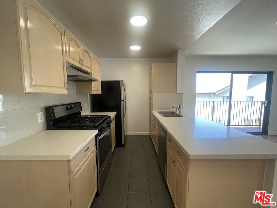 1531 N Detroit St Unit: 207