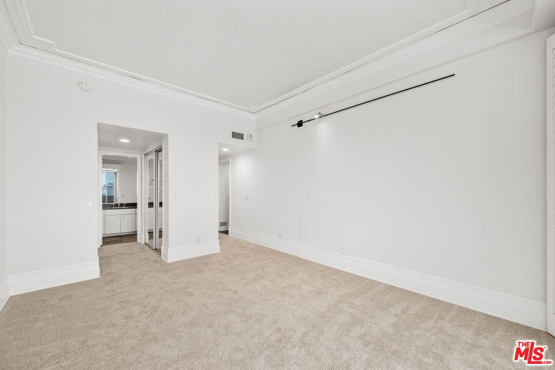 7250 Franklin Ave Unit: 815