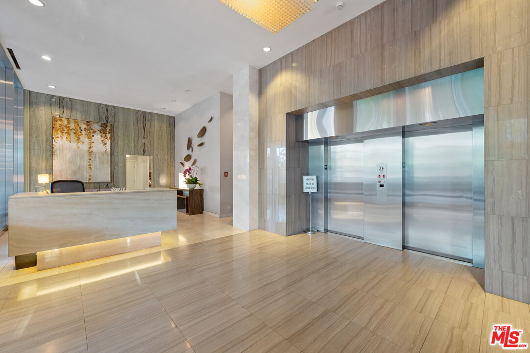 875 Comstock Ave Unit: 2C