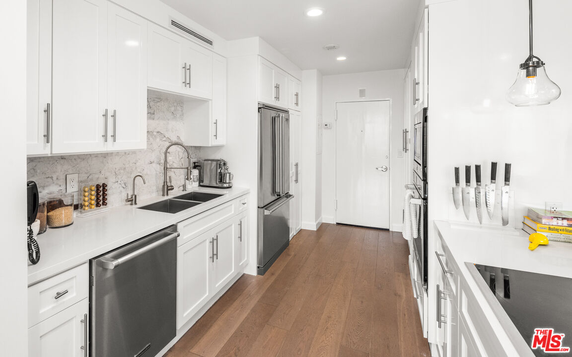 875 Comstock Ave Unit: 2C