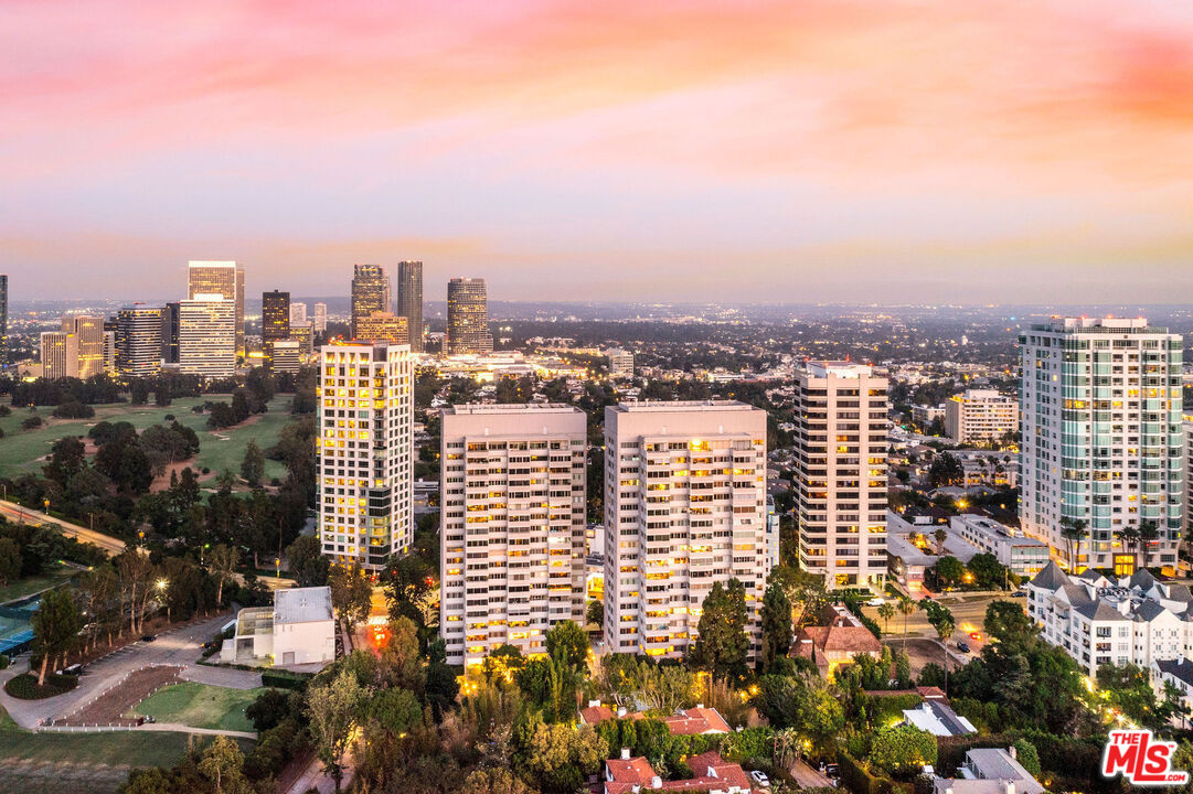 875 Comstock Ave Unit: 2C