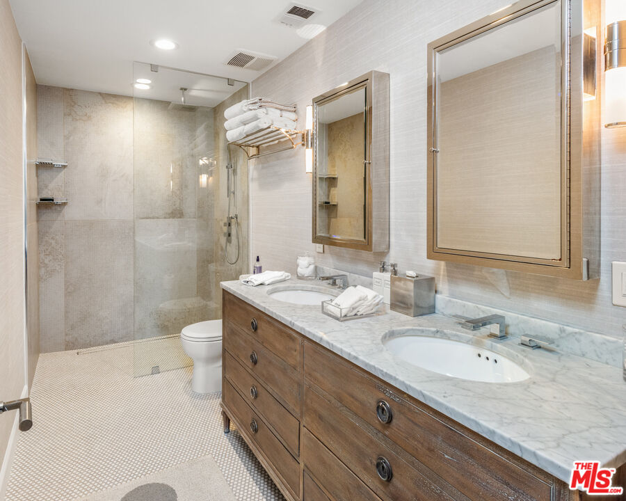 875 Comstock Ave Unit: 2C