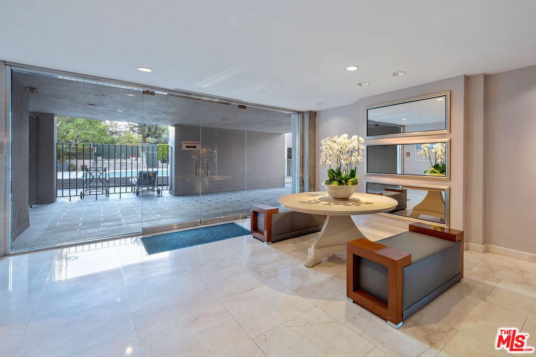 875 Comstock Ave Unit: 2C