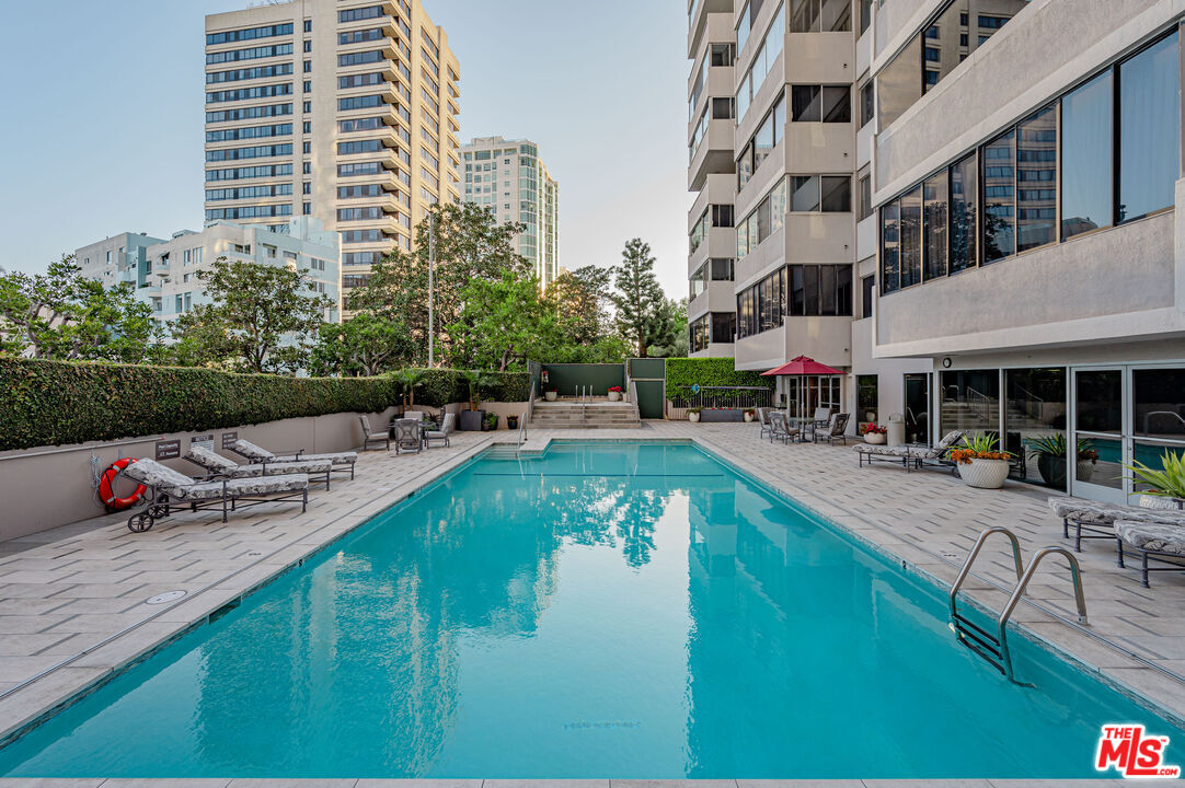 875 Comstock Ave Unit: 2C