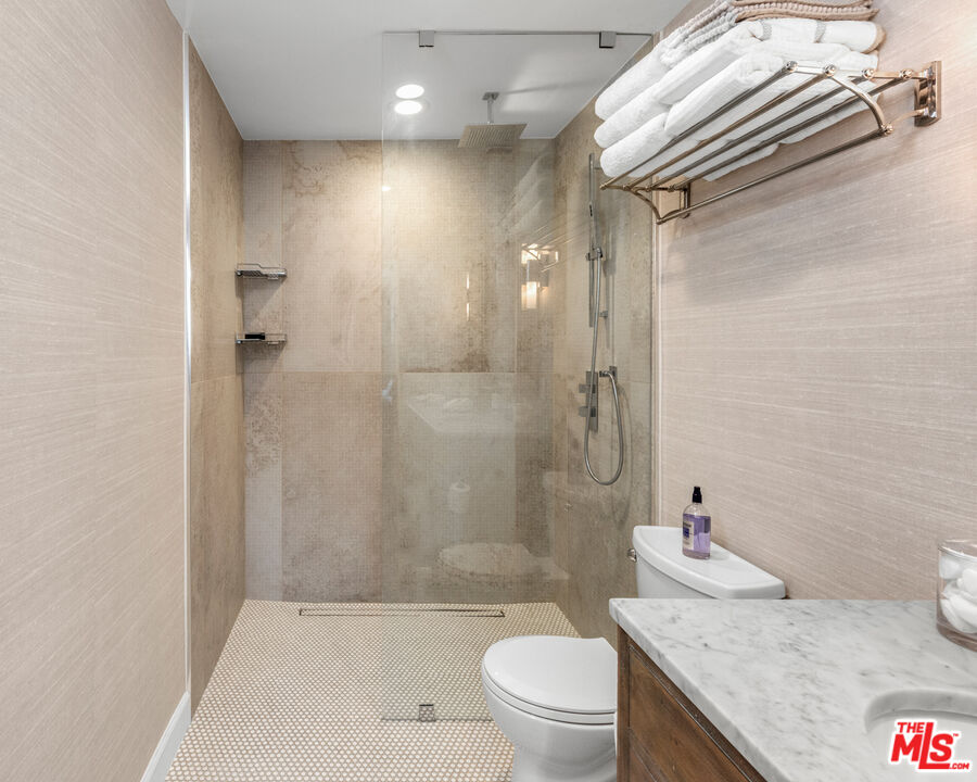 875 Comstock Ave Unit: 2C