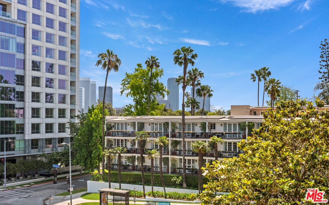 875 Comstock Ave Unit: 2C