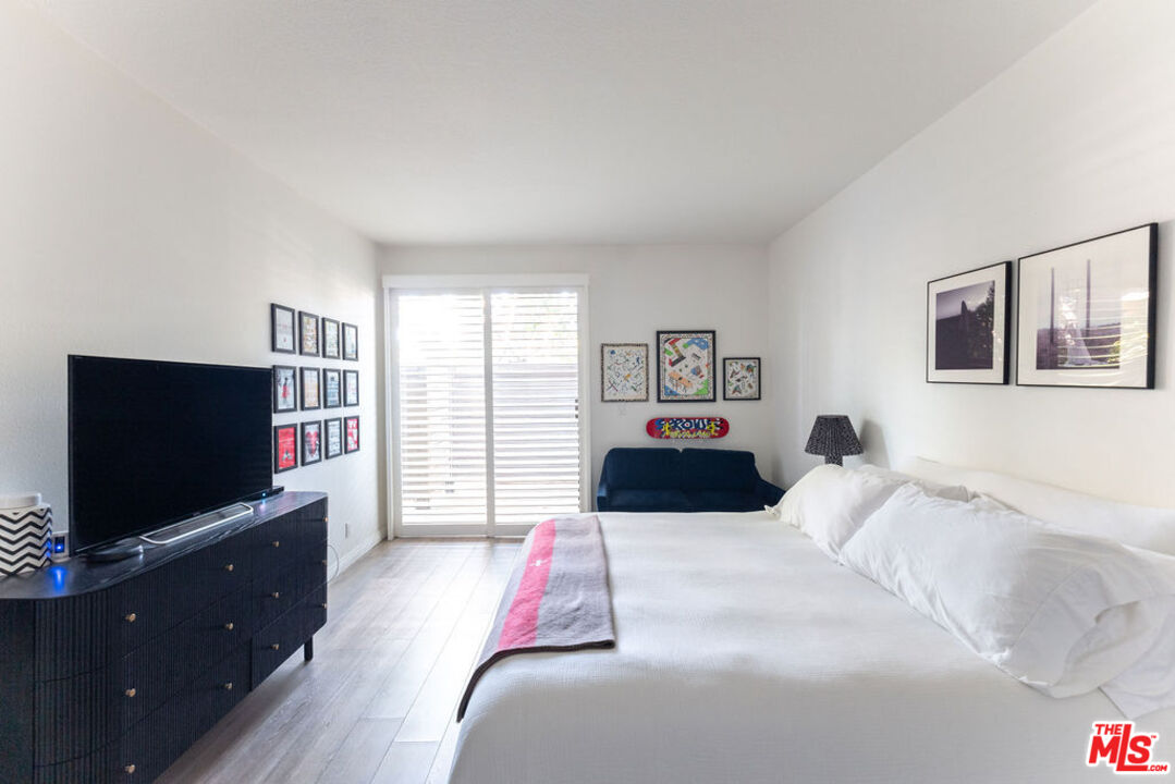 13331 Moorpark St Unit: 120