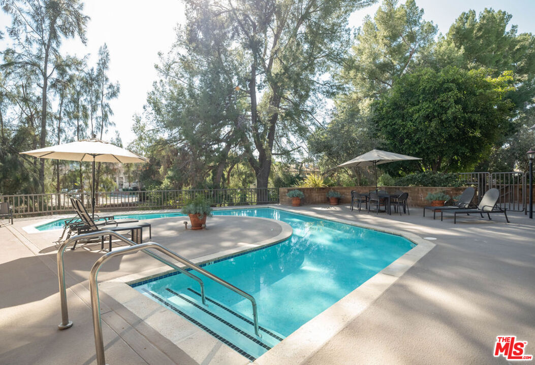 13331 Moorpark St Unit: 120