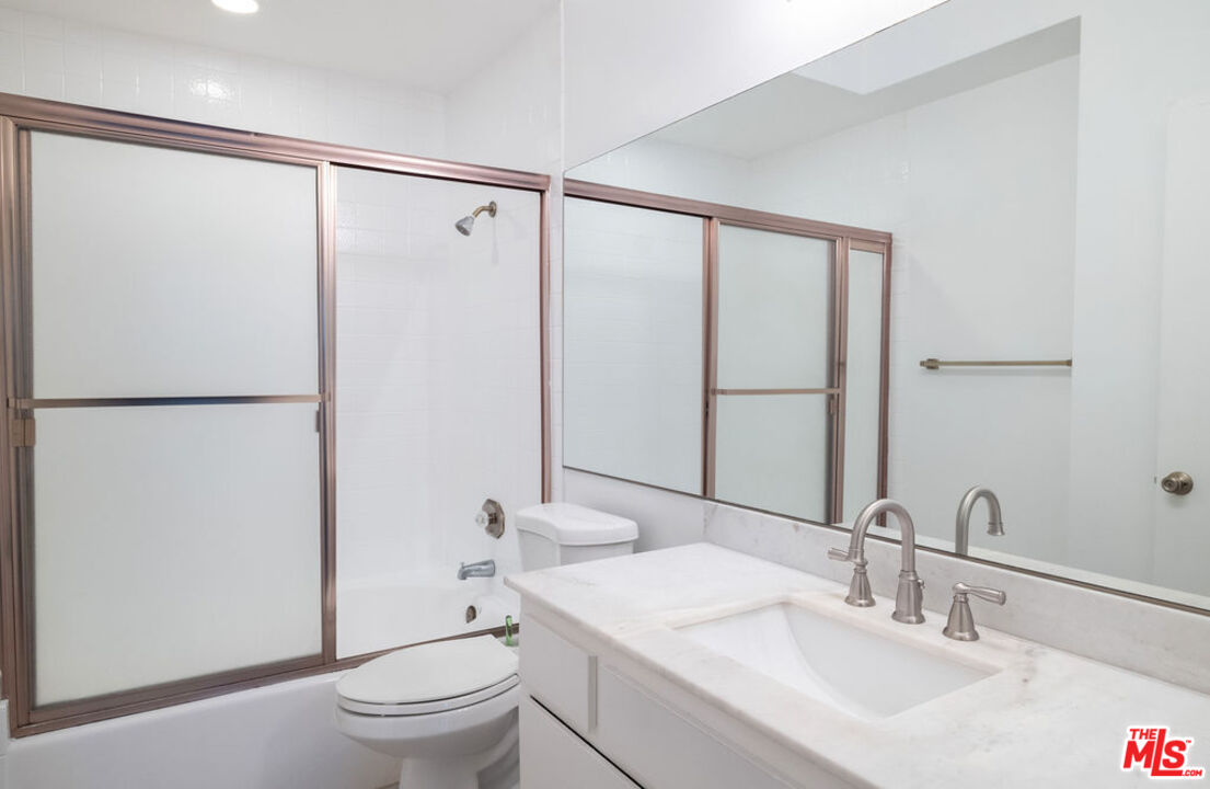 13331 Moorpark St Unit: 120