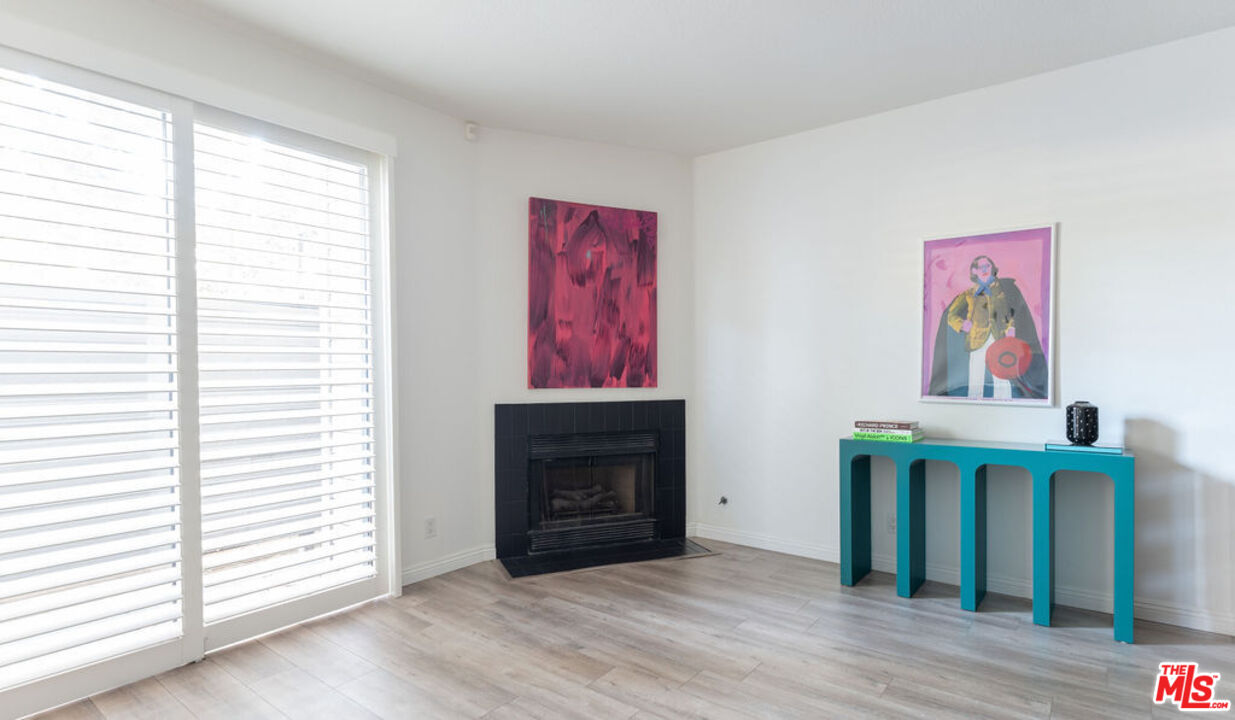 13331 Moorpark St Unit: 120