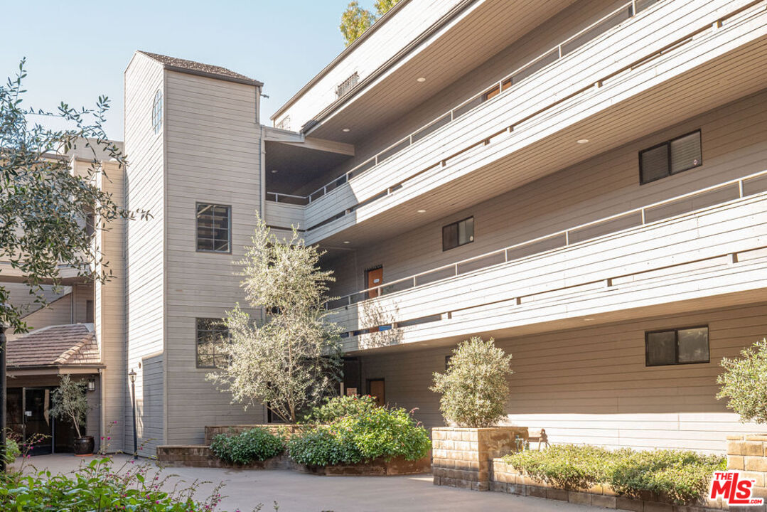 13331 Moorpark St Unit: 120