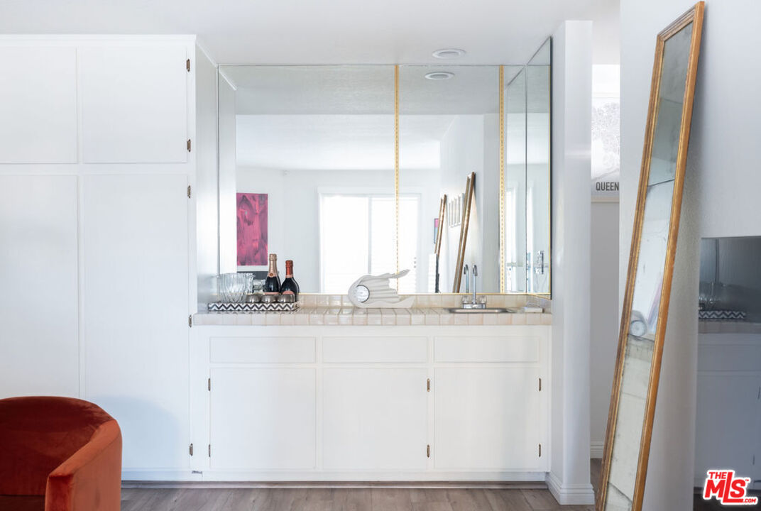 13331 Moorpark St Unit: 120