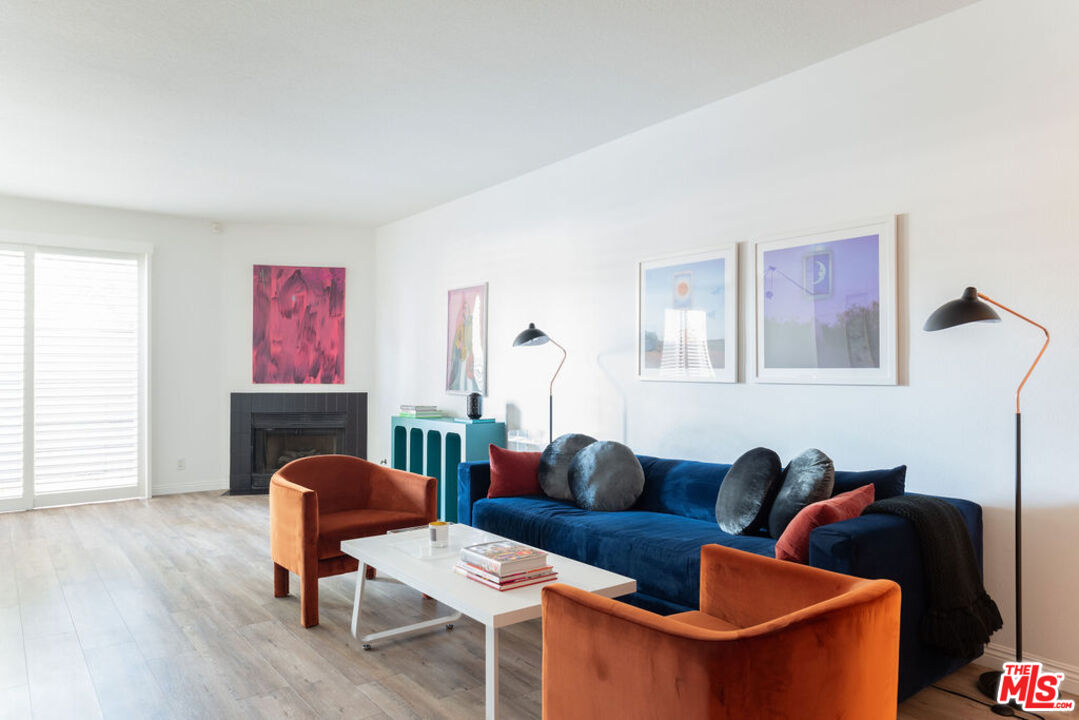 13331 Moorpark St Unit: 120