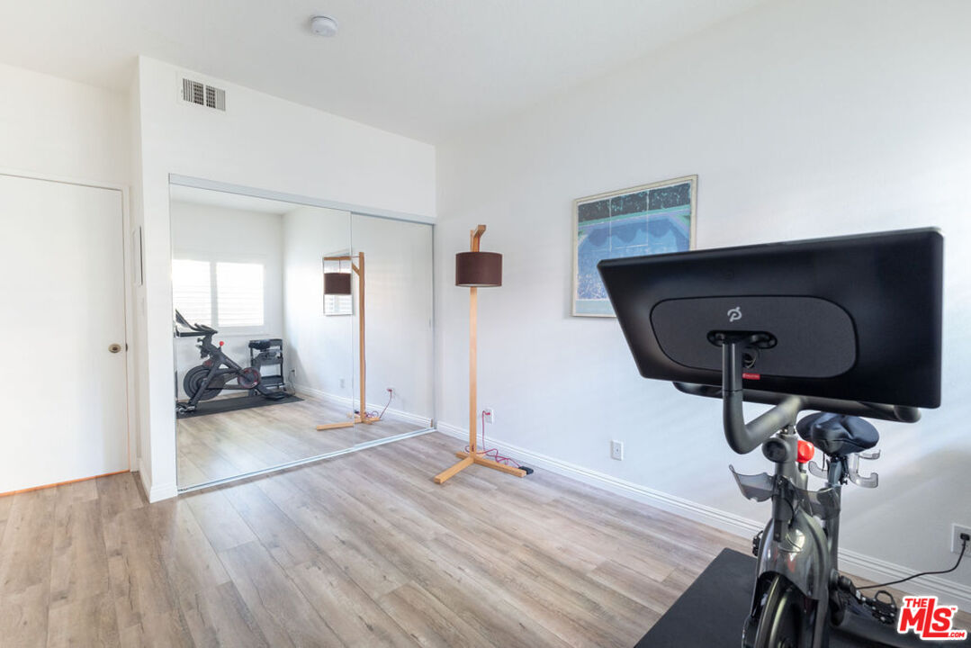 13331 Moorpark St Unit: 120