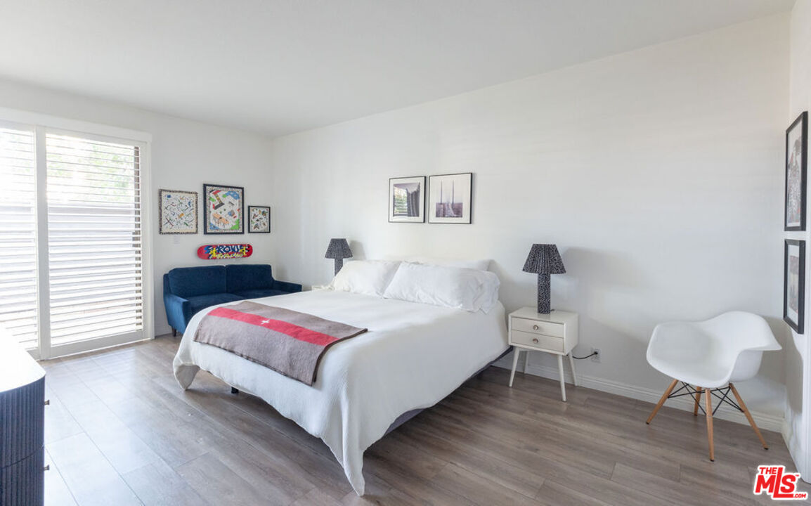 13331 Moorpark St Unit: 120