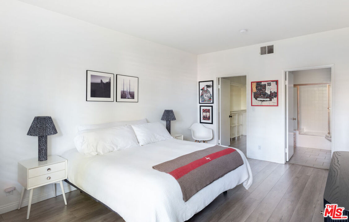 13331 Moorpark St Unit: 120