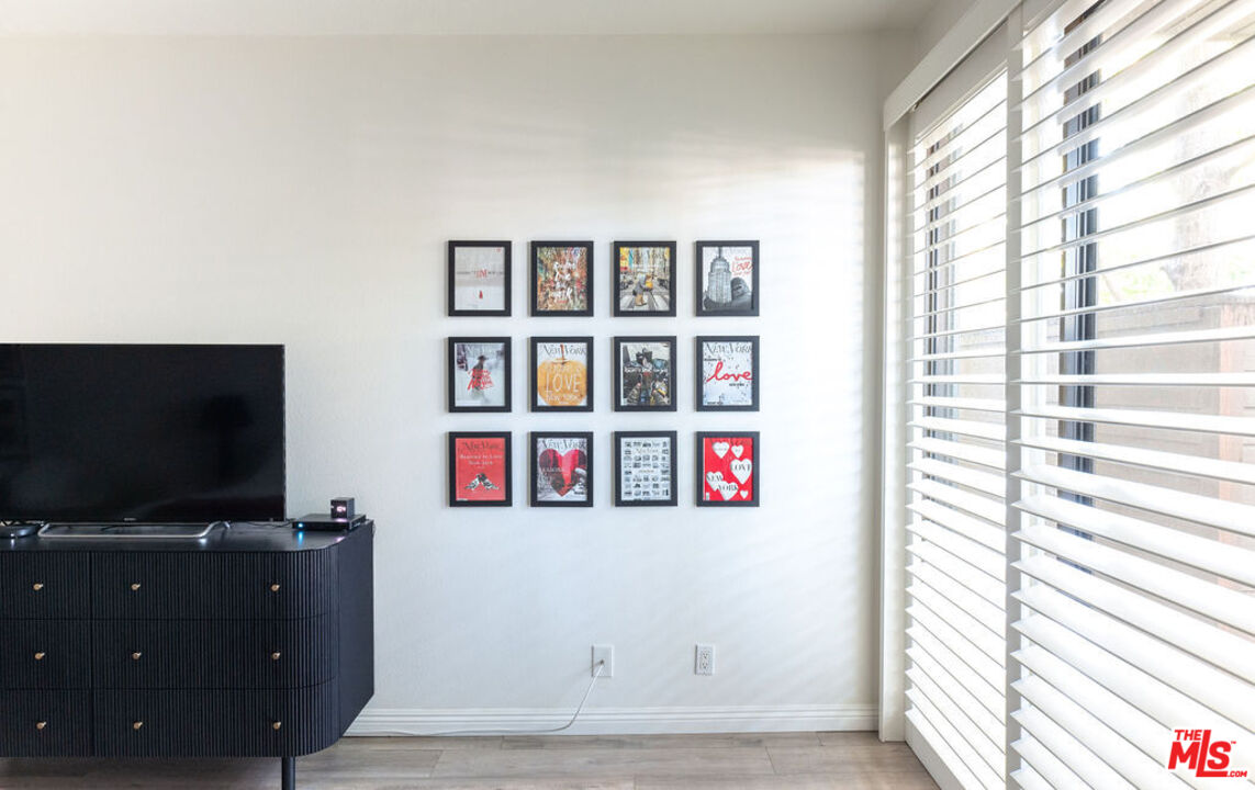 13331 Moorpark St Unit: 120