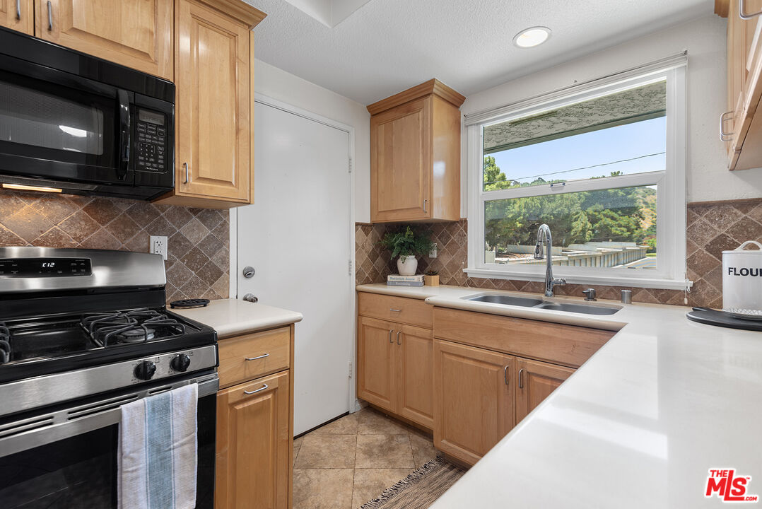 5802 Bowcroft St Unit: 3