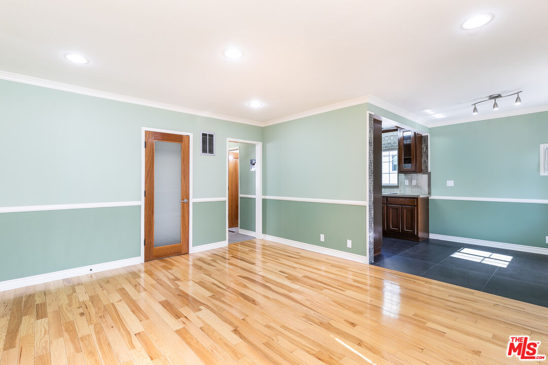 1126 N Formosa Ave Unit: 8