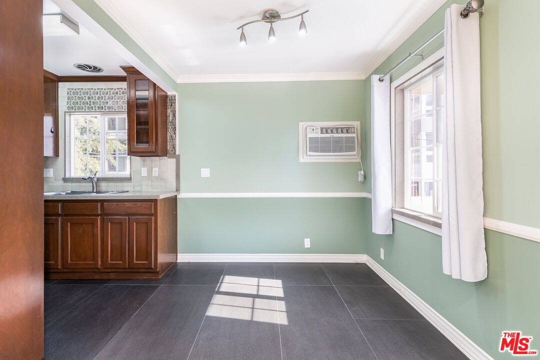 1126 N Formosa Ave Unit: 8