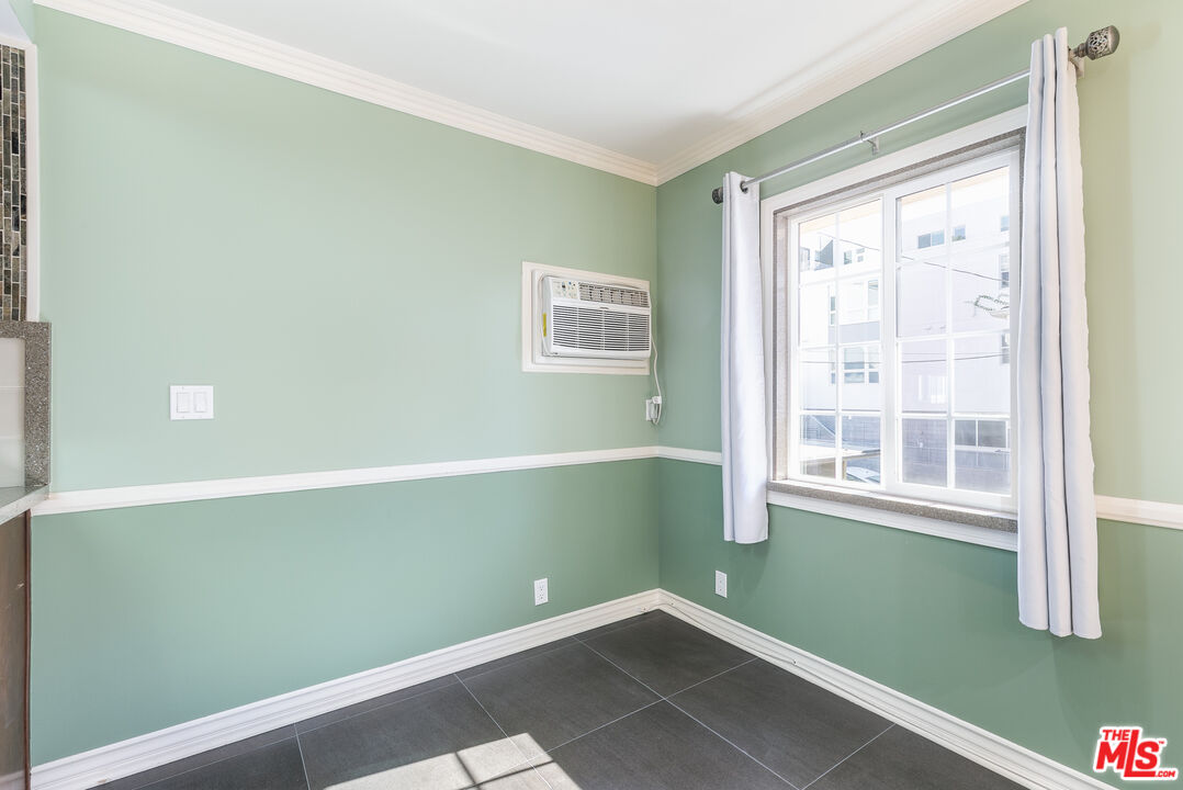 1126 N Formosa Ave Unit: 8