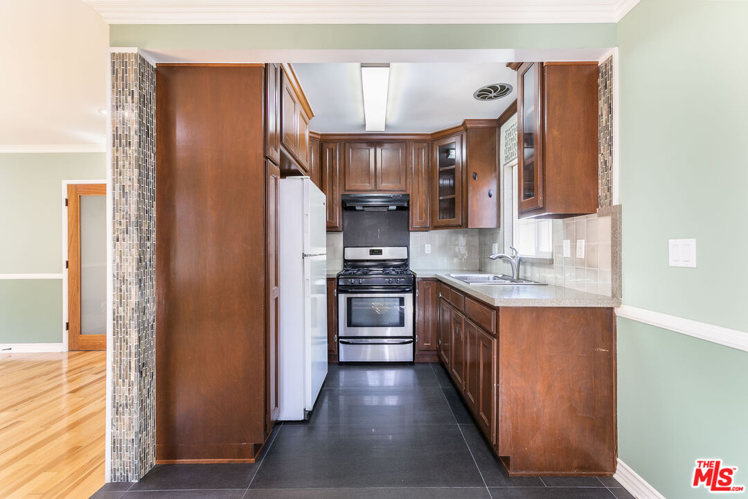 1126 N Formosa Ave Unit: 8