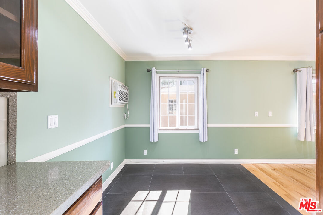 1126 N Formosa Ave Unit: 8