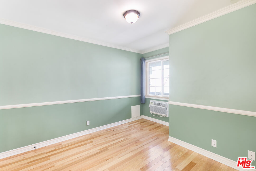 1126 N Formosa Ave Unit: 8