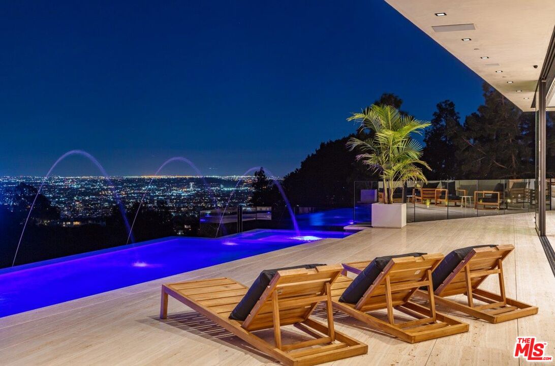 1274 LAGO VISTA DR