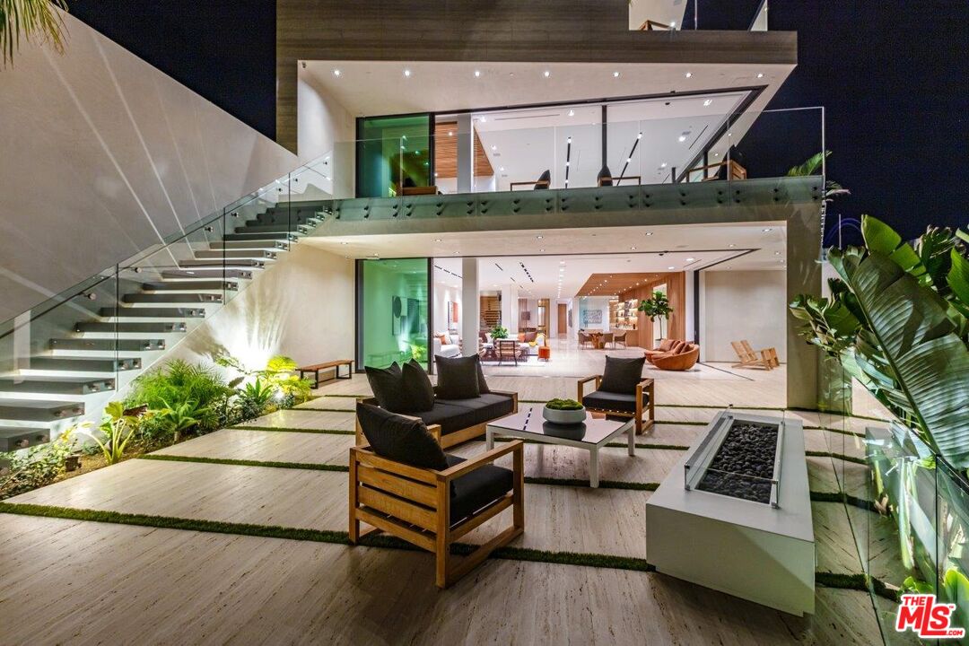 1274 LAGO VISTA DR