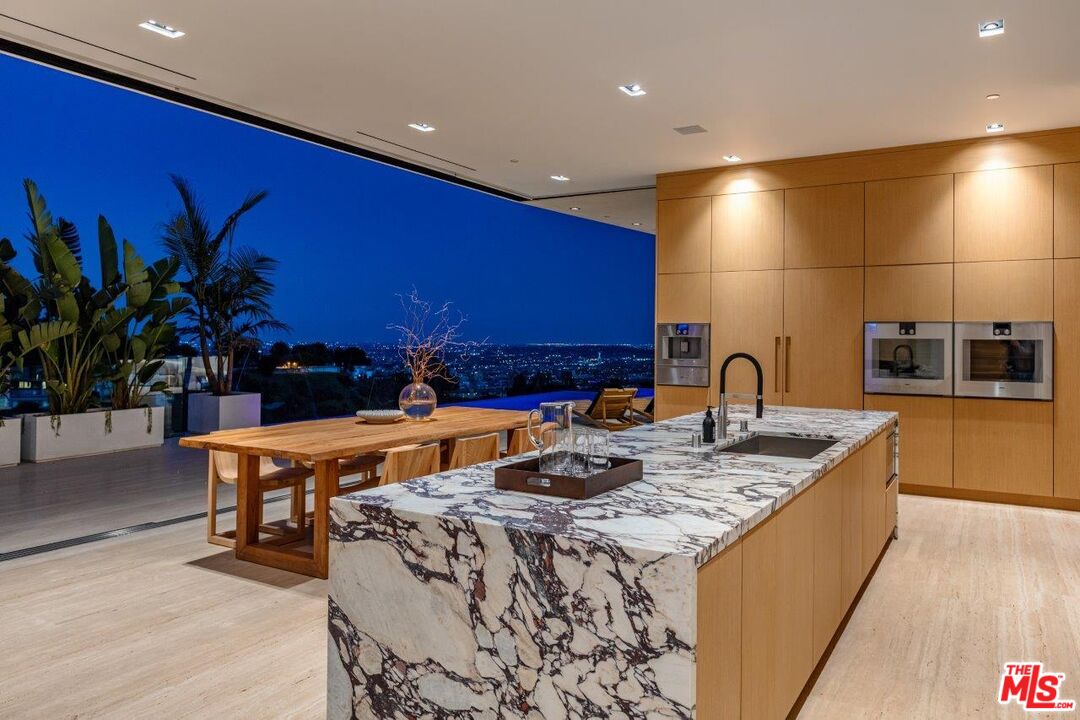 1274 LAGO VISTA DR