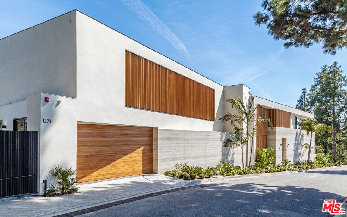 1274 LAGO VISTA DR
