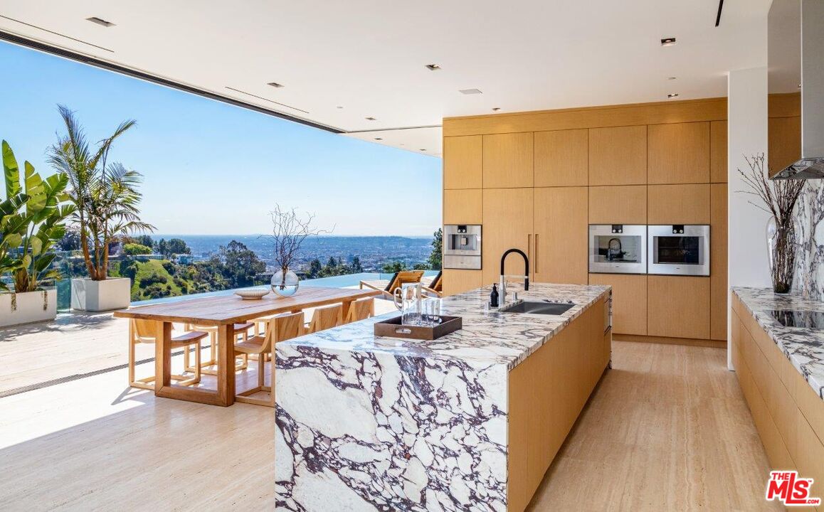 1274 LAGO VISTA DR